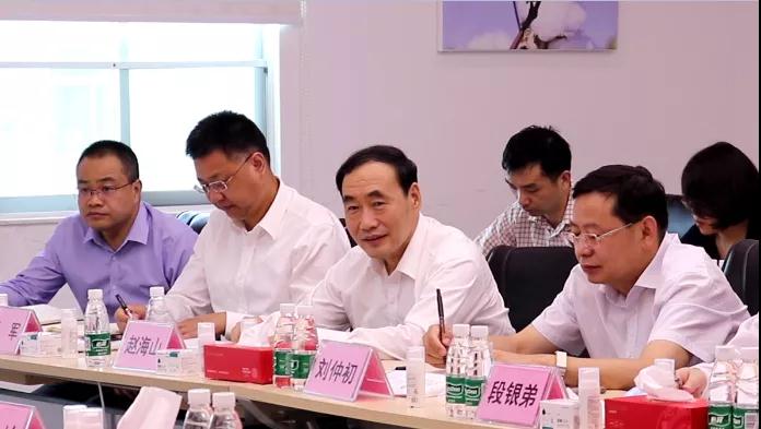 meeting-with-hubei-government-representatives.jpg